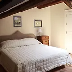 Casa Isolani Santo Stefano Bed & Breakfast 4*