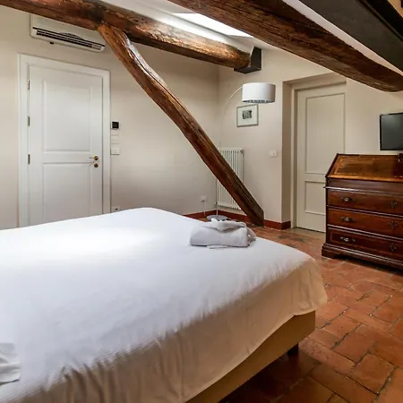 Casa Isolani Charms Santo Stefano 4*