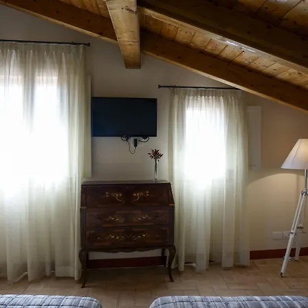Casa Isolani Charms Santo Stefano Bed & Breakfast