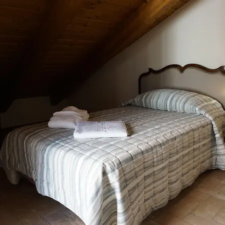 Casa Isolani Santo Stefano Bed & Breakfast 4*