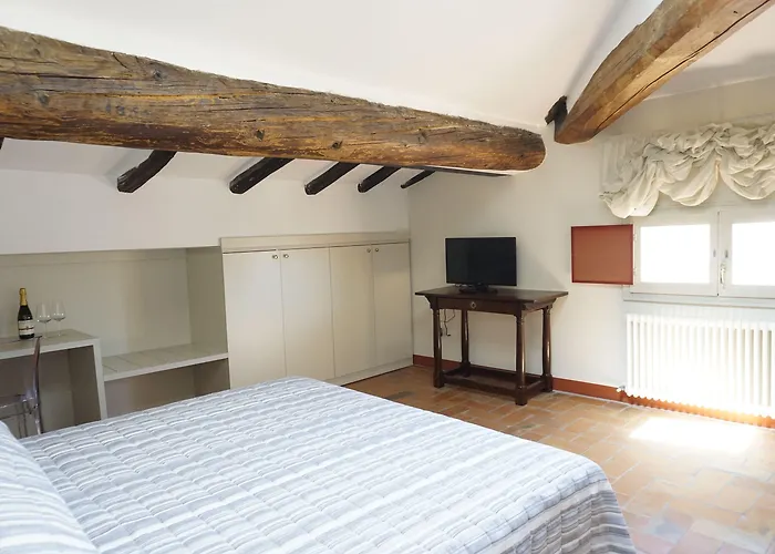 Casa Isolani Charms Santo Stefano Bed and breakfast