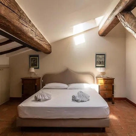 Casa Isolani Charms Santo Stefano 3*