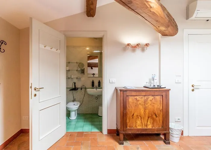 Casa Isolani Charms Santo Stefano 4*